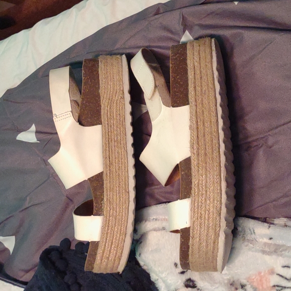 Platform sandles - Picture 2 of 3